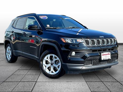 Used 2025 Jeep Compass Latitude w/ Sun & Sound Group AWD/4WD image 1