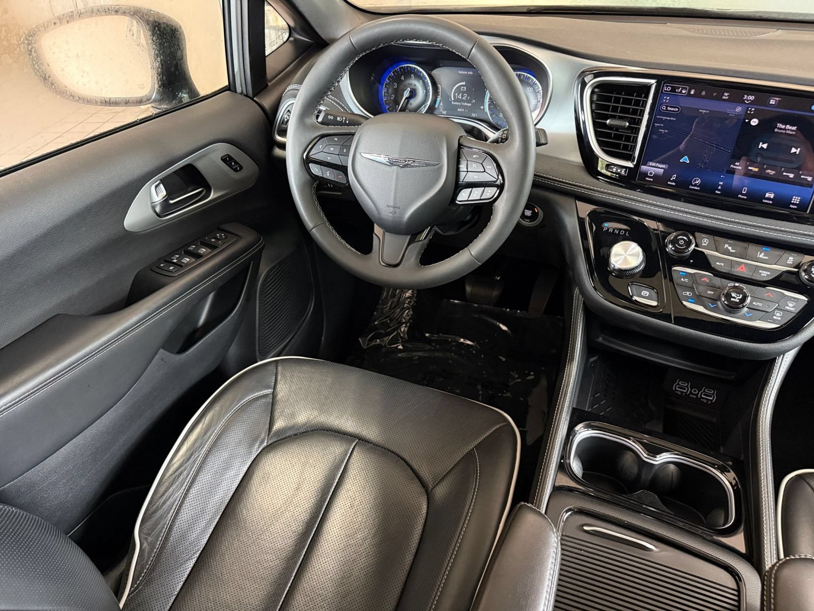 Used 2025 Chrysler Pacifica Limited FWD image 48