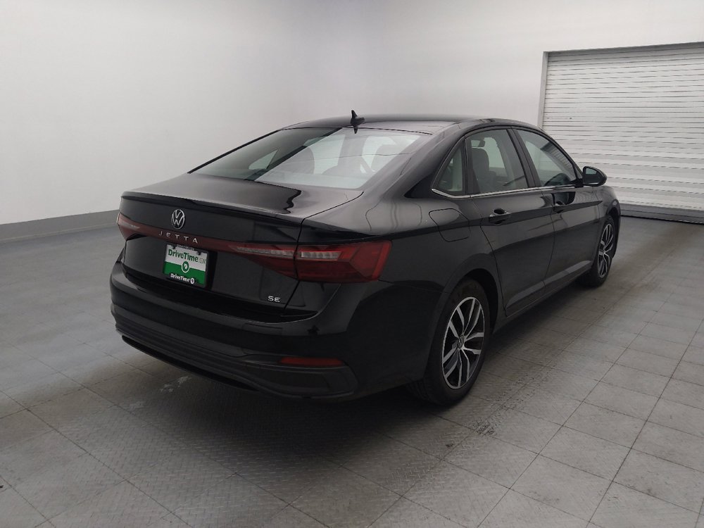 Used 2025 Volkswagen Jetta SE FWD image 9