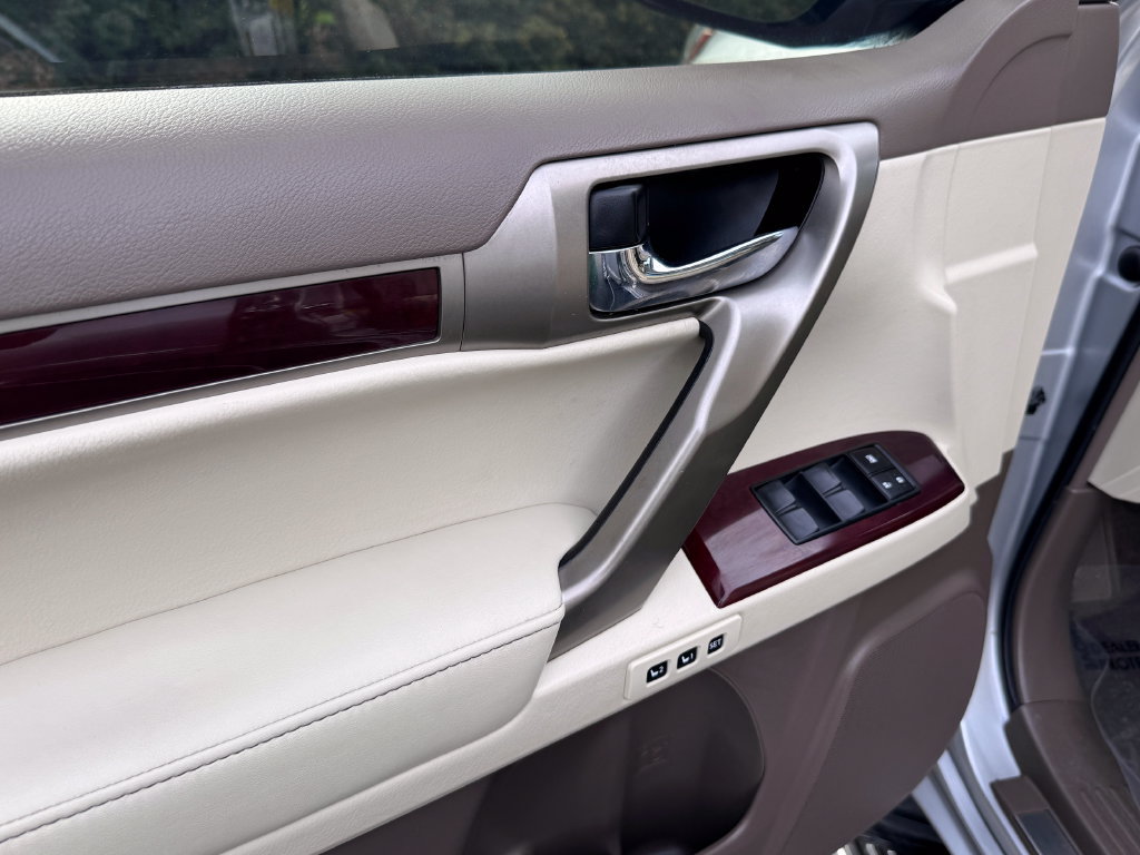 Used 2019 Lexus GX 460 Premium w/ Premium Package AWD/4WD image 17