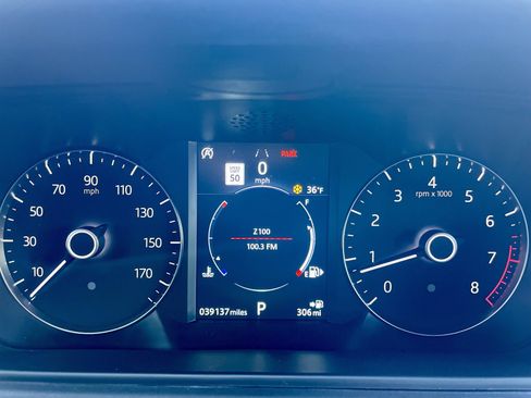 Used 2020 Land Rover Range Rover Velar S image 24