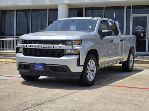 Used 2020 Chevrolet Silverado 1500 Custom w/ Custom Value Package AWD/4WD image 2