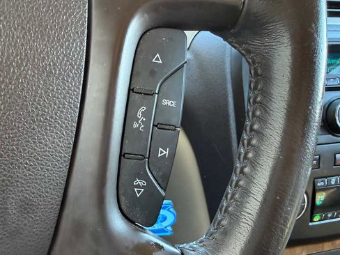 Used 2011 Buick Enclave CXL image 17