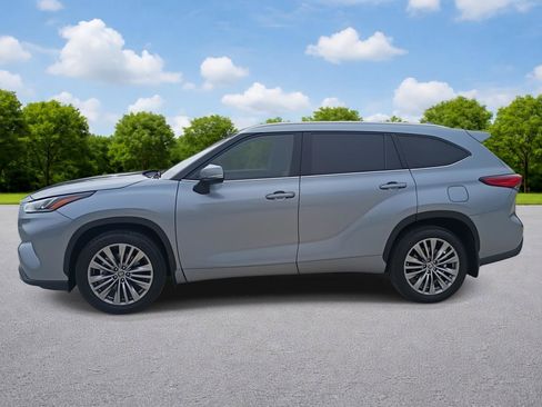 Used 2022 Toyota Highlander Platinum image 4