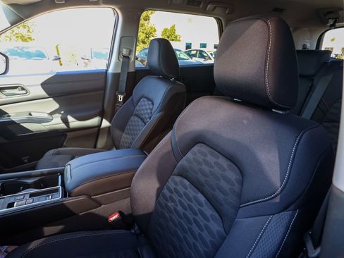 New 2025 Nissan Pathfinder SV image 15