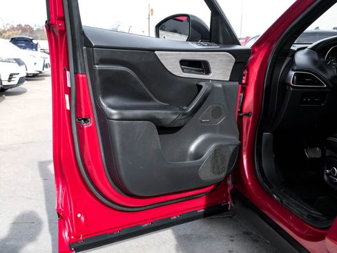 Used 2018 Jaguar F-PACE S image 43