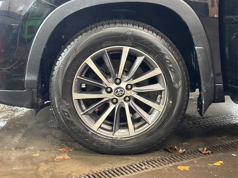 Used 2018 Toyota Highlander XLE image 15