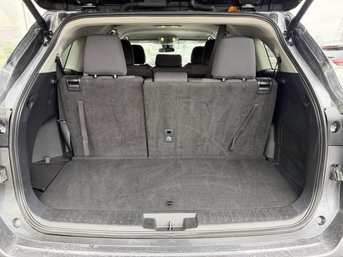 Used 2024 Toyota Highlander LE image 10