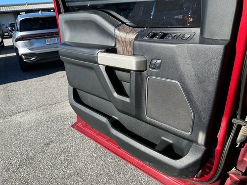 Used 2017 Ford F250 Lariat w/ Chrome Package image 21