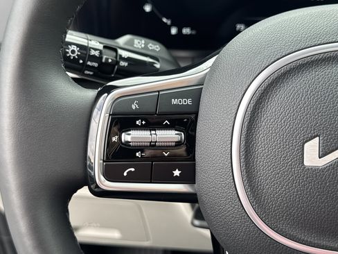 Certified 2024 Kia Carnival SX Prestige image 23