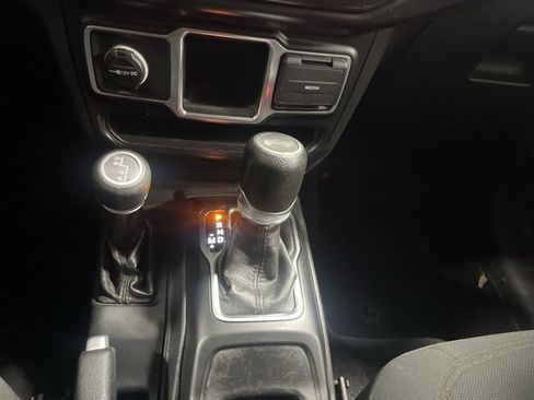 Used 2022 Jeep Wrangler Sport image 19