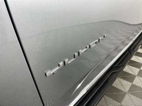 Used 2025 GMC Yukon XL Elevation image 31