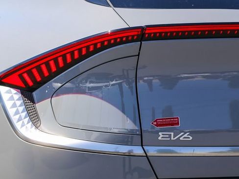 New 2025 Kia EV6 Wind image 10