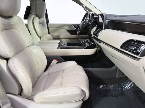 Used 2021 Lincoln Navigator Reserve AWD/4WD image 16