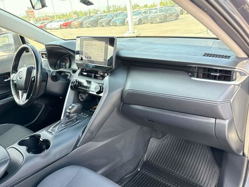 Used 2024 Toyota Venza LE AWD/4WD image 18