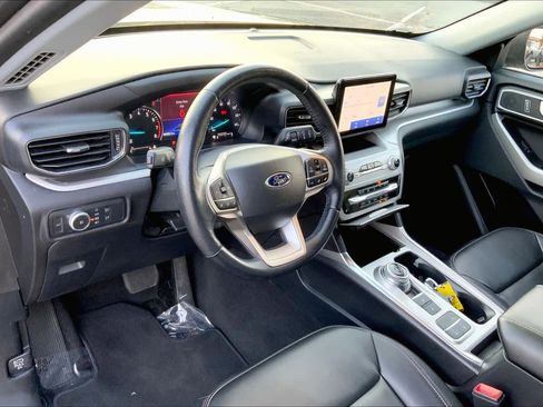 Used 2022 Ford Explorer XLT w/ Equipment Group 202A image 16