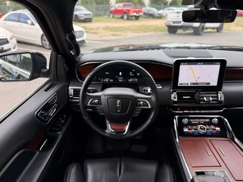 Used 2021 Lincoln Navigator L Reserve AWD/4WD image 28