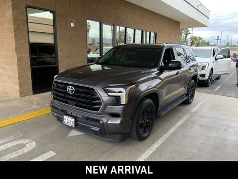 Used 2024 Toyota Sequoia SR5 w/ SR5 Premium Package AWD/4WD image 1