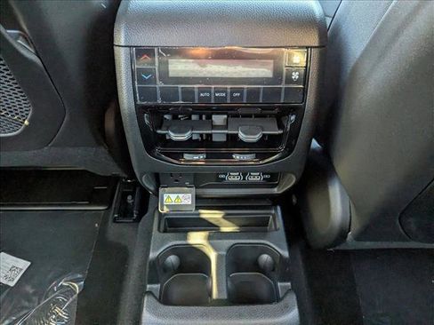 New 2025 Jeep Grand Cherokee L Laredo image 16