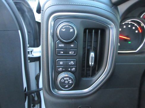Used 2019 Chevrolet Silverado 1500 LTZ image 26