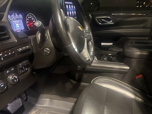 Used 2021 Chevrolet Suburban Premier w/ Premium Package image 2