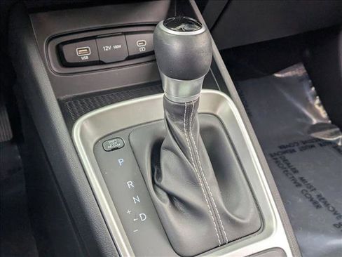 Used 2024 Hyundai Venue SEL image 11