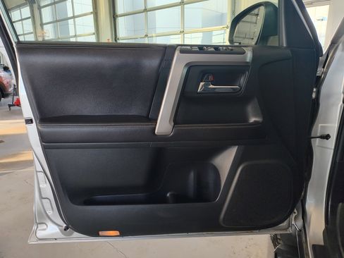 Used 2016 Toyota 4Runner SR5 image 8