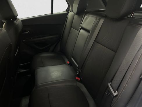 Used 2022 Chevrolet Trax LT w/ LT Convenience Package image 15