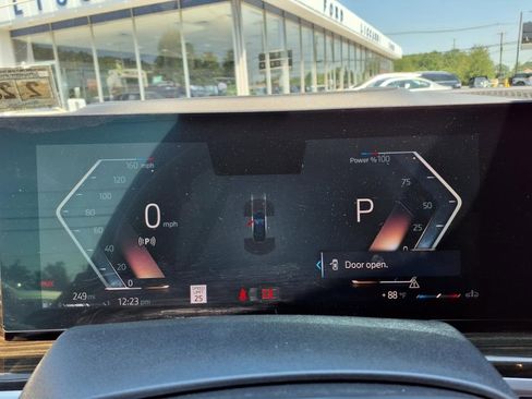 Used 2023 BMW X7 xDrive40i w/ M Sport Package image 21