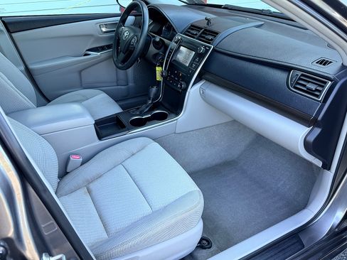 Used 2016 Toyota Camry LE FWD image 34