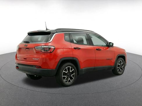 Used 2025 Jeep Compass Trailhawk AWD/4WD image 16
