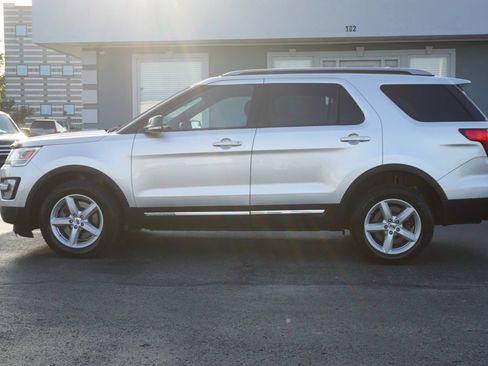 Used 2017 Ford Explorer XLT AWD/4WD image 8