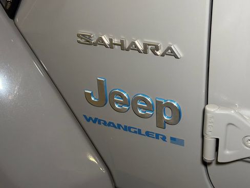 Used 2023 Jeep Wrangler Unlimited Sahara w/ Cold Weather Group AWD/4WD image 16