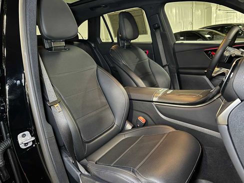 Used 2025 Mercedes-Benz GLC 300 4MATIC image 14