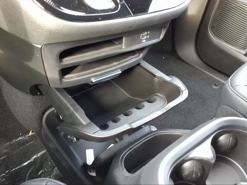 New 2026 Chrysler Pacifica Select image 23