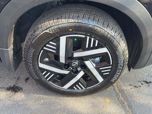 New 2026 Nissan Kicks SV w/ SV Premium Package image 9