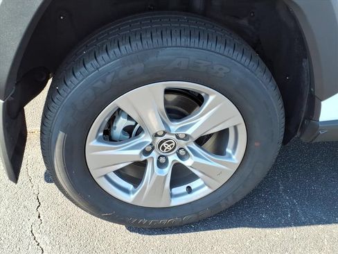Used 2025 Toyota RAV4 XLE w/ Convenience Package FWD image 21