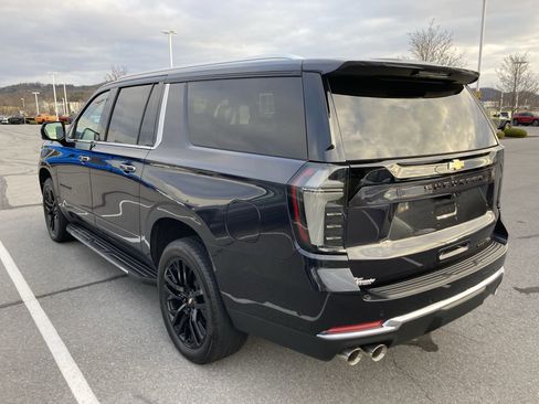 Used 2026 Chevrolet Suburban Premier image 5