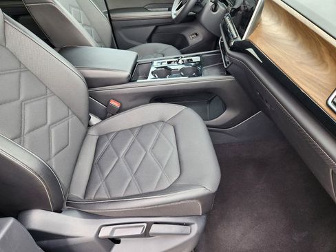 Used 2024 Volkswagen Atlas SE image 13