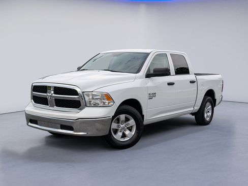 Used 2022 RAM 1500 Classic SLT RWD image 2