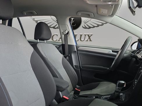 Used 2016 Volkswagen e-Golf SE image 15