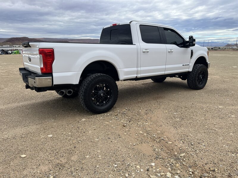Used 2017 Ford F250 Lariat w/ Lariat Ultimate Package AWD/4WD image 3
