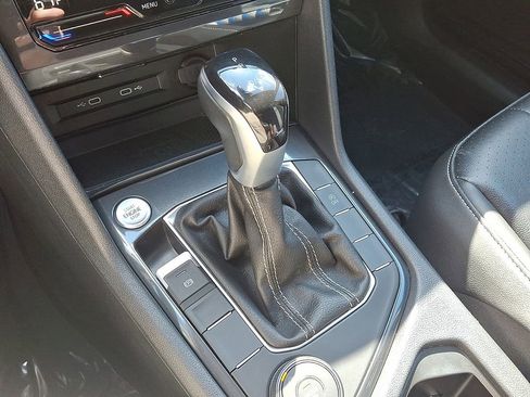 Used 2024 Volkswagen Tiguan SE image 12