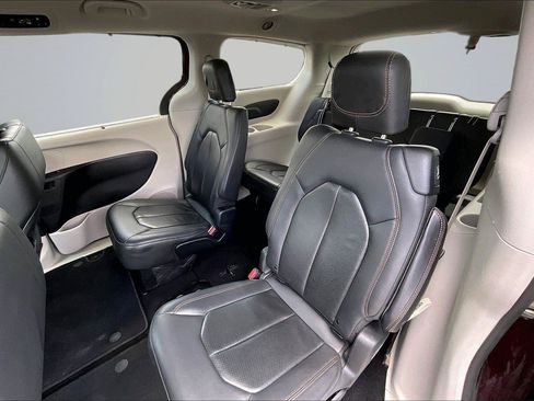 Used 2019 Chrysler Pacifica Touring-L w/ Tire & Wheel Group FWD image 24