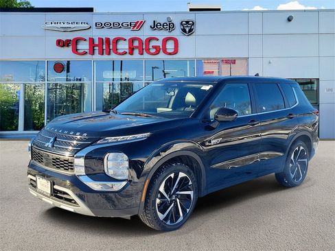 Used 2024 Mitsubishi Outlander SE image 2