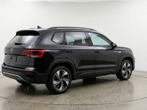 Used 2025 Volkswagen Taos SE image 9