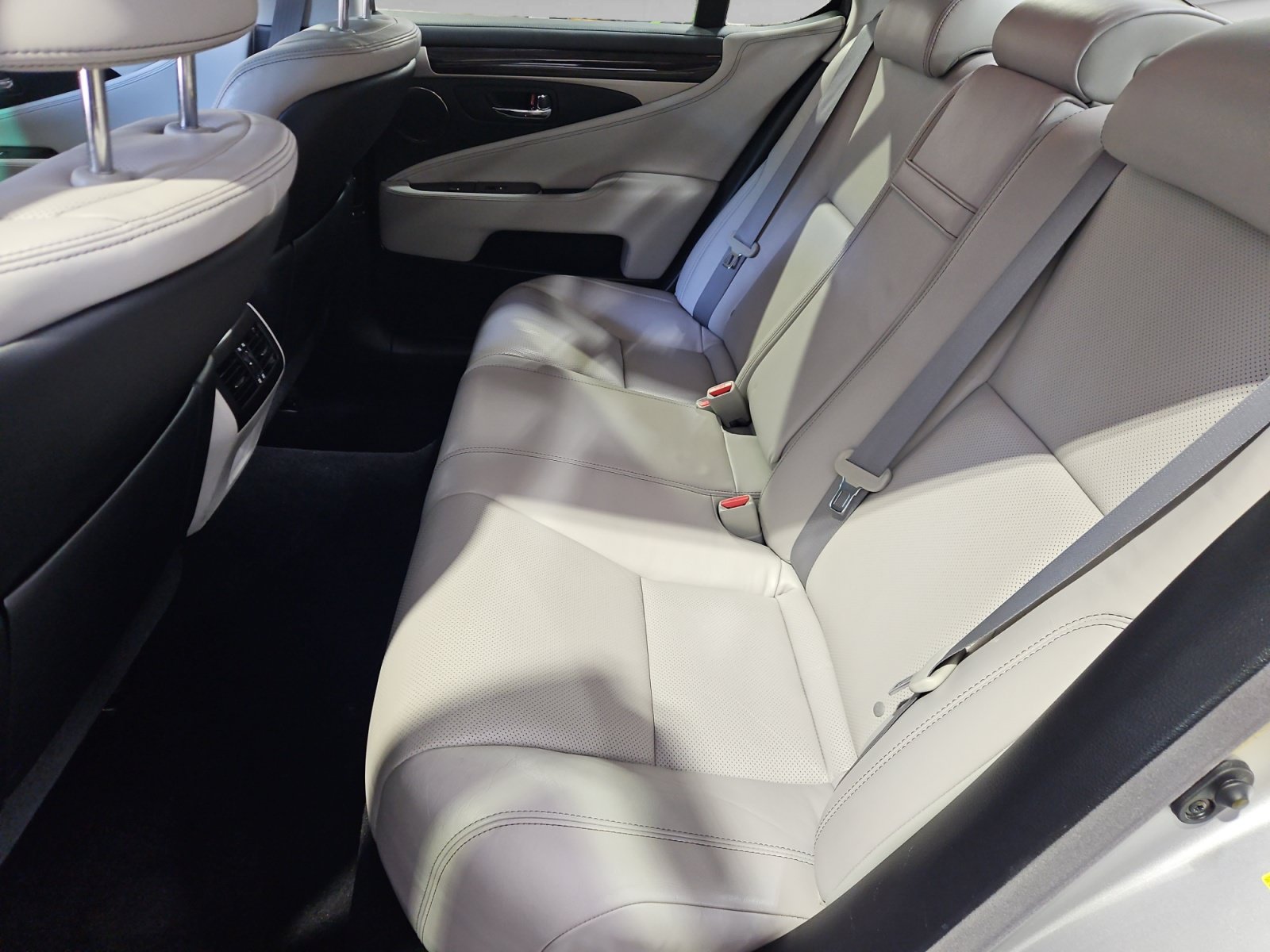 Used 2014 Lexus LS 460 w/ Comfort Package RWD image 15