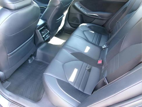 Used 2020 Toyota Avalon Touring image 9