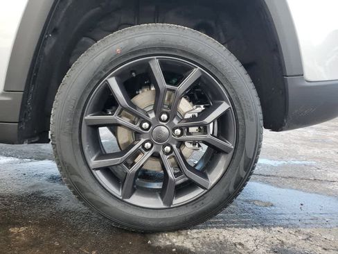 New 2025 Jeep Grand Cherokee Limited image 9