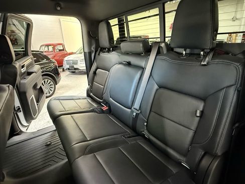 Used 2025 GMC Sierra 2500 SLE w/ Preferred Package image 17